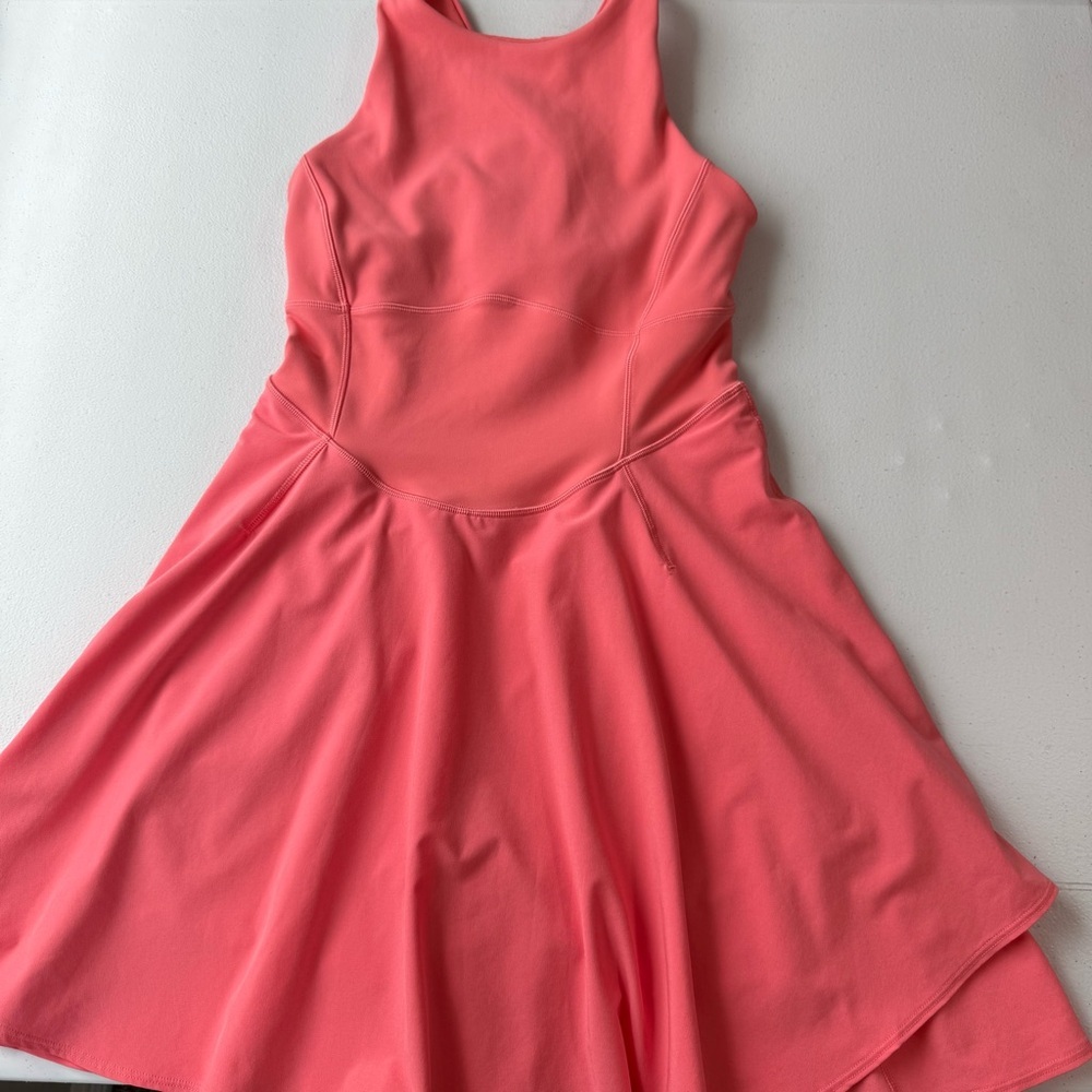 Lululemon Court Crush Dress
Raspberry Cream - Size 4